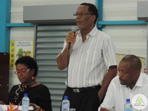 Frédéric BUVAL Maire de la Trinité remercie les invités et ouvre le débat
